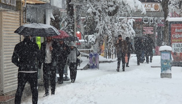 143 yerleşim yerinin yolu kardan kapandı