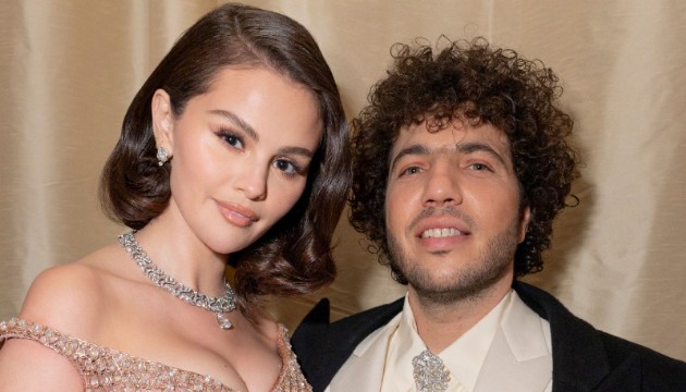 Selena Gomez'in eşi Benny Blanco kirli ayaklarıyla gündem oldu