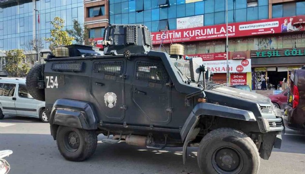Esenyurt'ta panik! Otele el bombası attılar