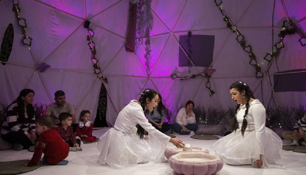 Türkiye'de bir ilk: Tiyatroda yaş sınırı 1,5'e indi