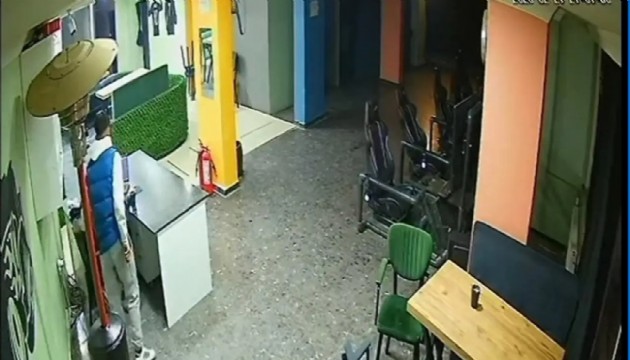 İnternet kafede tartıştığı kişiyi bıçakla yaraladı