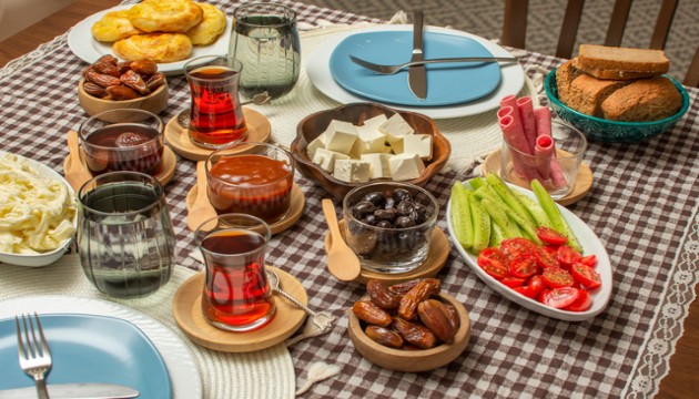 Uzmanı önerdi: Yükselen kan şekerinin bariyeri ‘aralıklı iftar'
