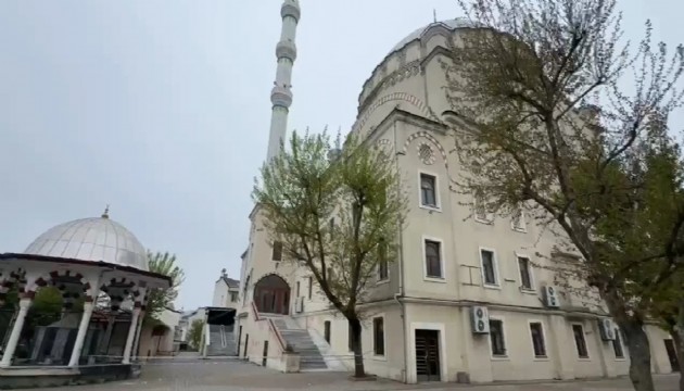 Depremde minaresi hasar gören cami mühürlendi