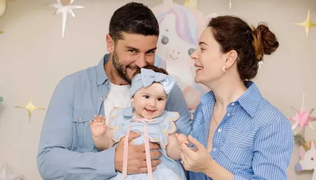 Berk Oktay eşi Yıldız Çağrı Atiksoy'la aşk tazeledi