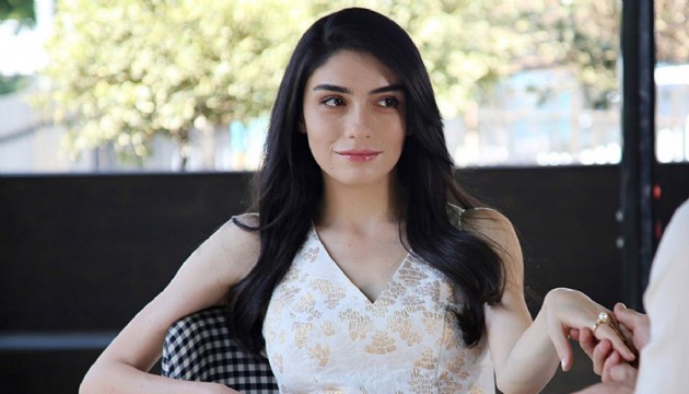 Hazar Ergüçlü'den dikkat çeken pozlar!