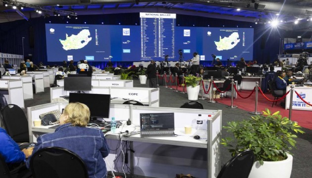 Güney Afrika'da iktidar partisi, 30 yıl sonra parlamentoda çoğunluğu kaybetti