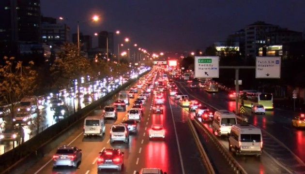 İstanbul'da trafik adeta durdu