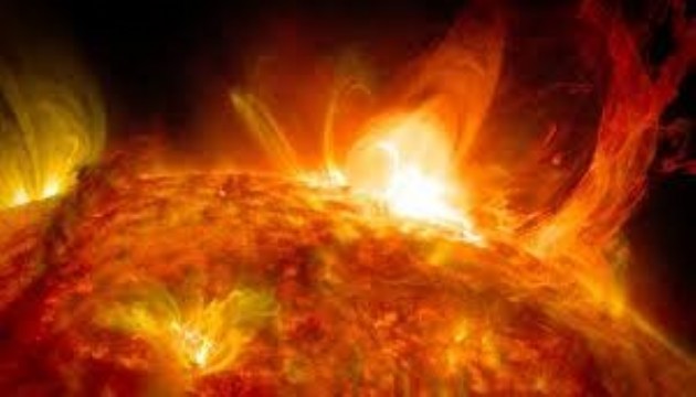 NASA, Güneş'teki dev patlamayı görüntüledi