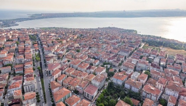 İstanbul'da deprem sonrası mühürlenen 9 bina boşaltıldı