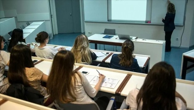 Üniversite öğrencilerine 3 yılda mezun olma olanağı