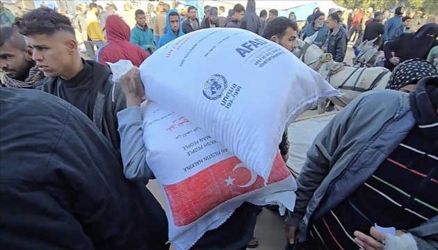 İsrail, ambargo uyguladığı için kıtlık yaşanan Gazze'ye 5 tır yardım geçişine izin verdi