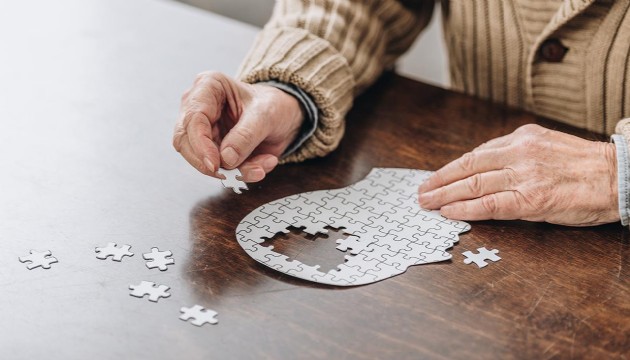 Uzmanlar, Alzheimer hasarını tersine çevirebilen iki kanser ilacı tespit etti