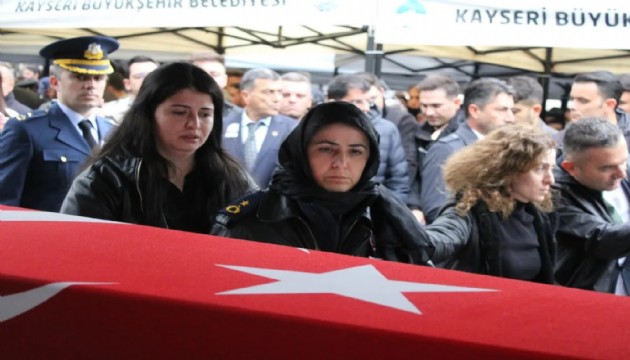Şehit eşini montuyla uğurladı