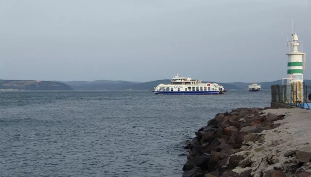 Feribot seferlerine fırtına engeli