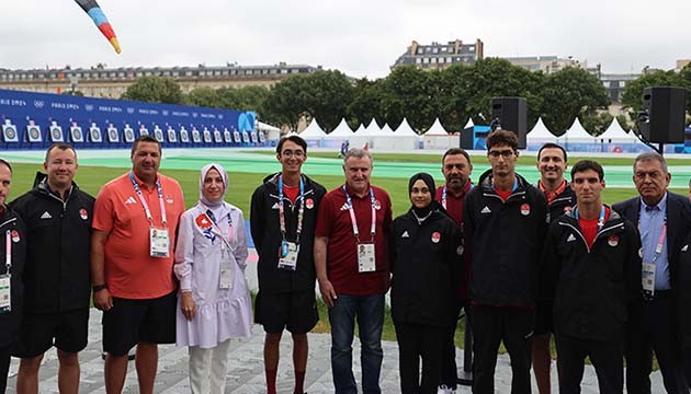Bakan Bak'tan milli sporculara ziyaret