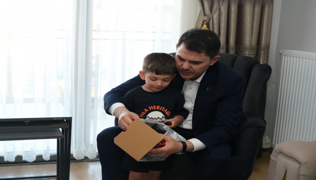 Depremzede dede ve toruna ziyaret