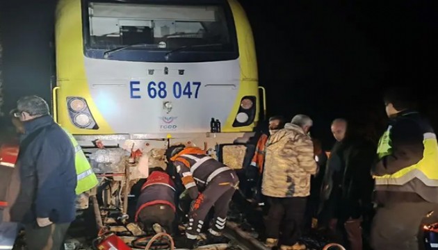 Balıkesir'de tren raydan çıktı