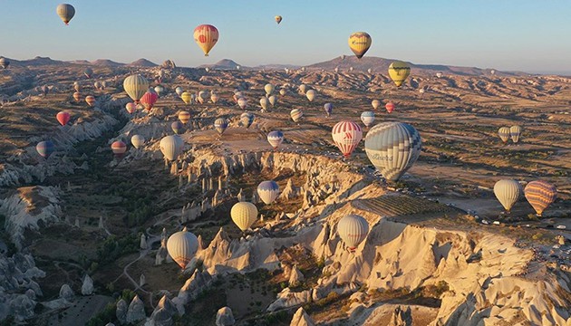 Sıcak hava balonları yükseldi