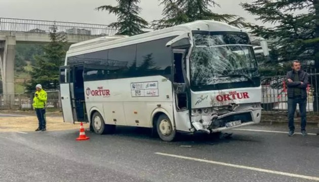 Feci kaza! İşçi servisleri çarpıştı