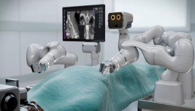 Dünyanın ilk cerrahi insansı robotu