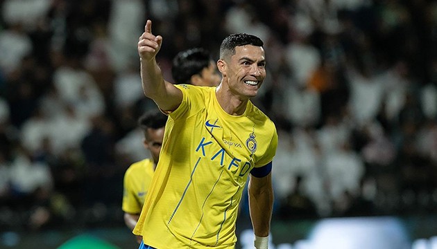Ronaldo tarihe geçti