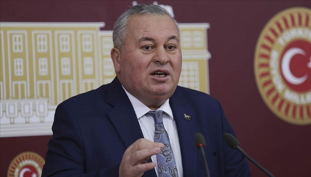 Cemal Enginyurt kaza geçirdi