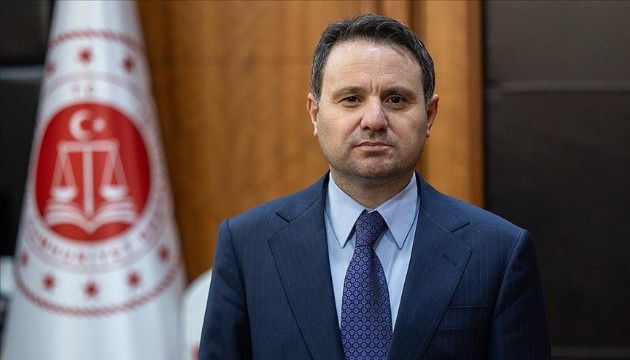 Bakan Gürlek'i taşıyan uçak yön değiştirdi