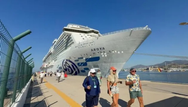 Dev kruvaziyer gemisi Bodrum'da