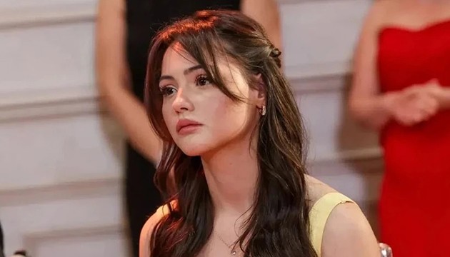 Derya Pınar Ak'tan direk dansı