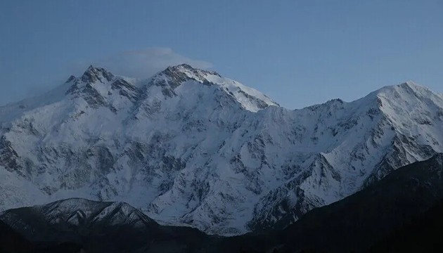 Zirveye oksijensiz tırmandı