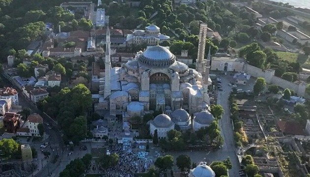 Duran'dan Ayasofya paylaşımı
