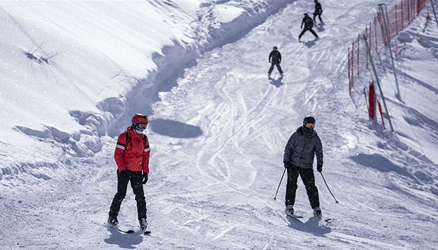 Palandöken'de kar 3 metreye ulaştı