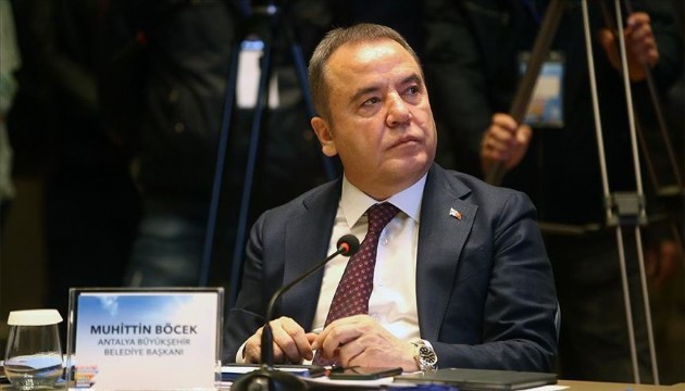 Muhittin Böcek hastaneye kaldırıldı