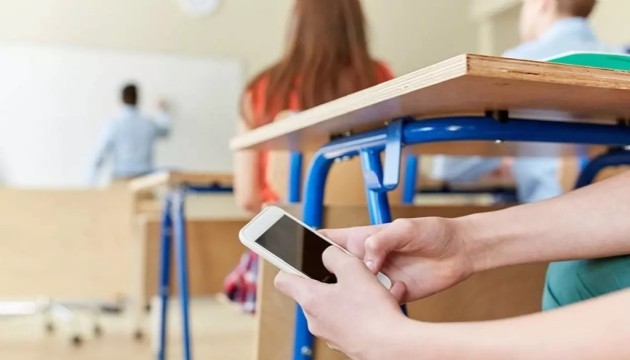 Okullarda telefon kullanımı yasaklanıyor