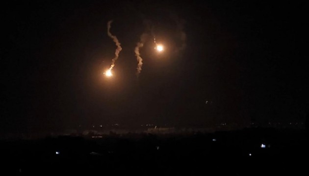 İsrail Refah'ta 50'den fazla yeri havadan bombaladı