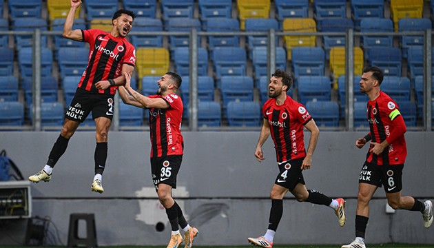 Gençlerbirliği evinde parlıyor