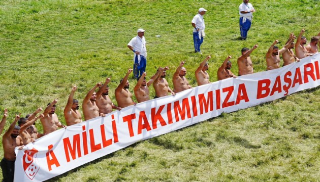 Kırkpınar'da başpehlivanlardan A Milli Futbol Takımı'na destek