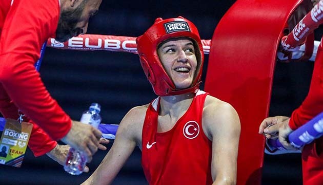 Hatice Akbaş Paris'te tur atladı