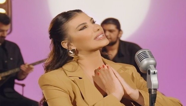 Şarkıcı Hatice cam silerken herkesi şaşırttı!