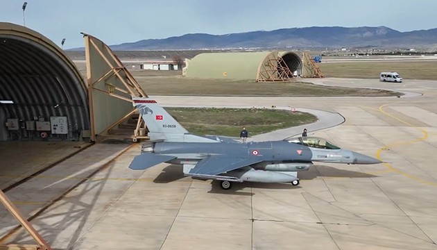 Hava Kuvvetleri'nden eğitim uçuşu