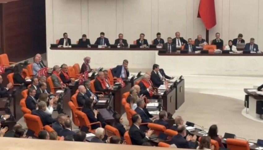 Tuncer Bakırhan konuştu, Devlet Bahçeli alkışladı