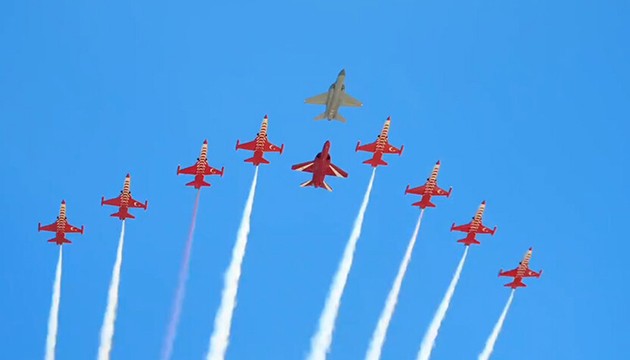 Türk Yıldızları ve HÜRJET birlikte uçtu