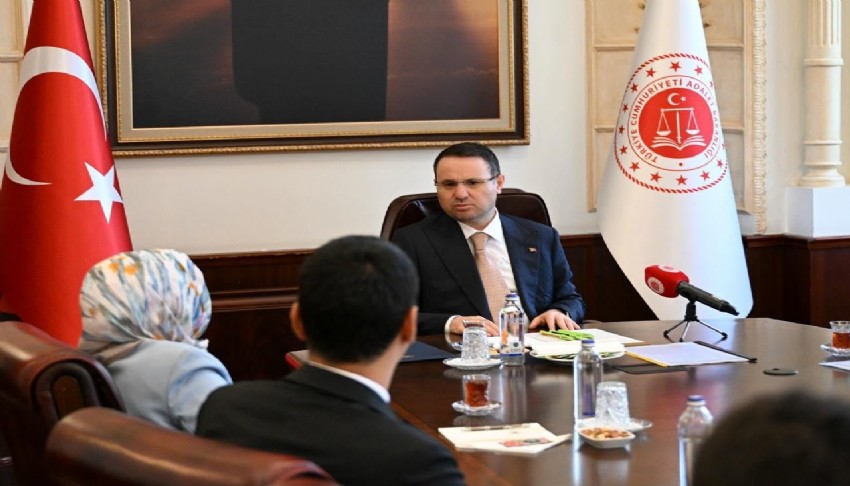 Bakan Gürlek, Merhum Muhsin Yazıcıoğlu'nun ailesini ağırladı: 
