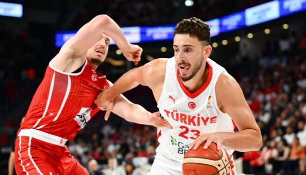 12 Dev Adam ezdi geçti