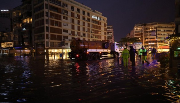 İzmir'de deniz seviyesi neredeyse 1 metre yükseldi: Barajda kontrollü tahliyeler başlatıldı