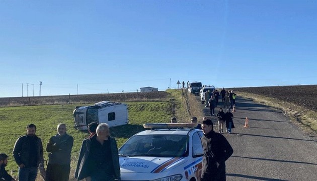 Diyarbakır'da öğrenci servisi devrildi: 9 yaralı