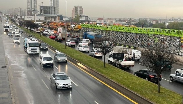Ankara'da sağanak yağış hayatı felç etti