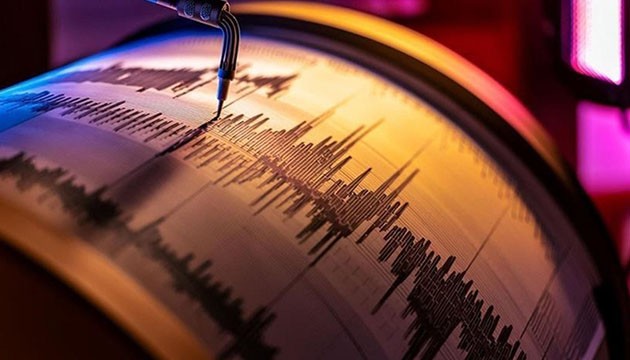 Endonezya'da 6 büyüklüğünde deprem
