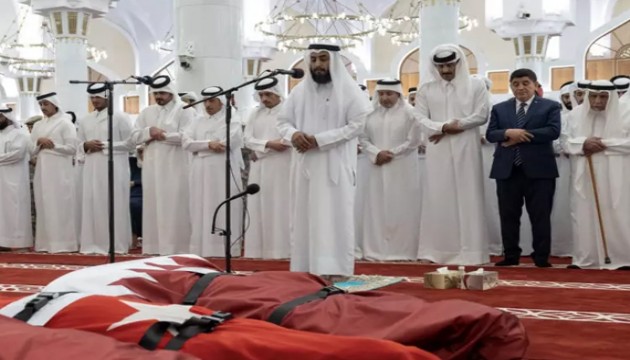 Katar'da şehitlerimiz için cenaze namazı kılındı: Katar Emiri de saf tuttu