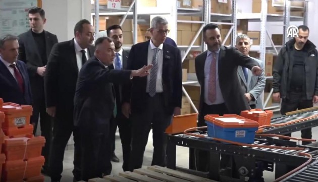 Bakan Memişoğlu ilaç lojistiğini inceledi